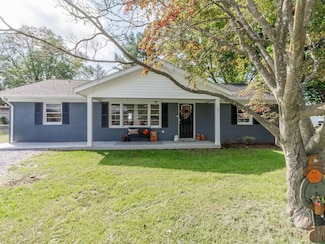 6 Charles St, Luray, VA 22835