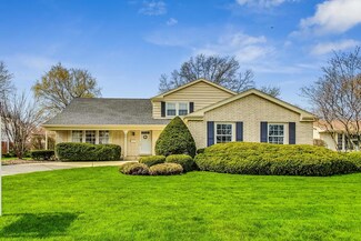 946 N Hedgewood Dr, Palatine, IL 60074