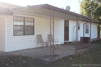 611 Kali Inla Ave, Hartshorne, OK 74547