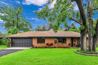8742 Sonneville Dr, Houston, TX 77080