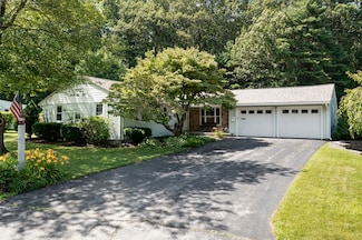 28 Meadow Wood Dr, Holden, MA 01520