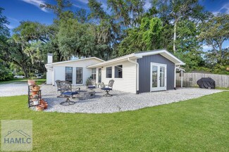 243 E 1st St, Midway, GA 31320