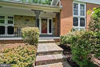 14817 Lake Terrace, Rockville, MD 20853