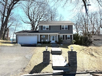 49 Spencer Dr, New Rochelle, NY 10801