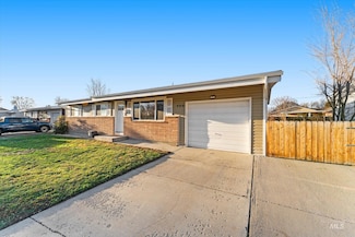 406 Chestnut St, Mountain Home, ID 83647