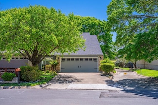 530 Sand Bend Dr, Kerrville, TX 78028