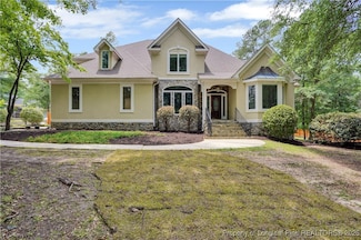 905 Mclean St, Raeford, NC 28376