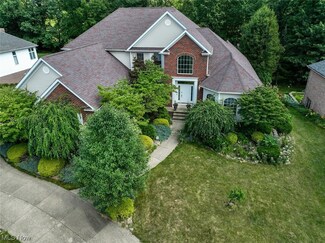 3925 Meadow Wood Ln, Uniontown, OH 44685