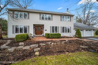 35 Axbridge Ln, Delmar, NY 12054