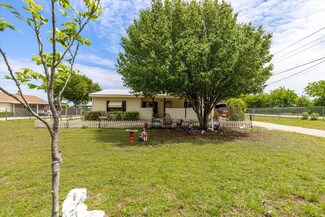 8600 Skyline Dr, Joshua, TX 76058