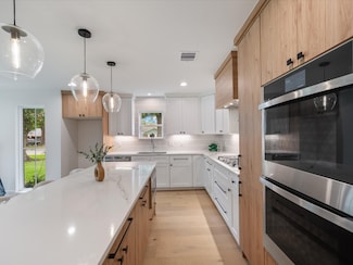 10651 Mayfield Rd, Houston, TX 77043