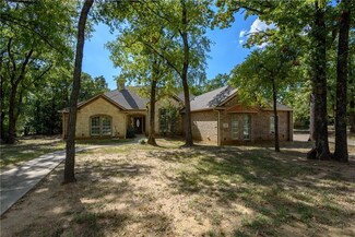 236 S Hook St, Lake Dallas, TX 75065