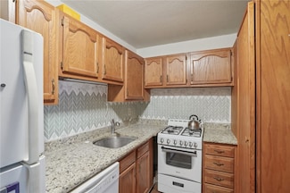 132 Hoffman Ave Unit 115, Cranston, RI 02920