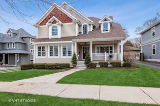 529 Division St, Barrington, IL 60010