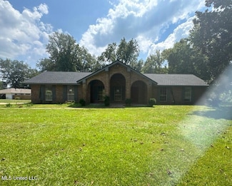100 W Pecan Tree Ln, Vicksburg, MS 39183