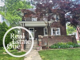 596 Neff Rd, Grosse Pointe, MI 48230