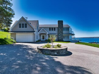 149 Nanaquaket Rd, Tiverton, RI 02878