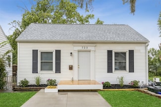 723 34th St NE, Cedar Rapids, IA 52402