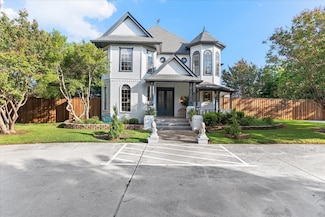 3706 Castle Dr, Rowlett, TX 75089