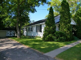 112 Bridge St, Paris, MI 49338