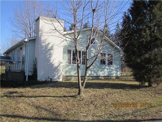 5623 Walden Dr, Lake View, NY 14085