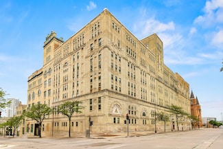 270 E Highland Ave Unit 213, Milwaukee, WI 53202