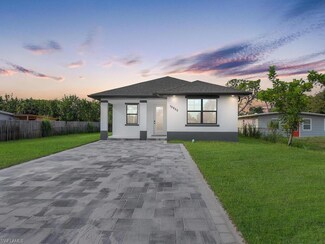 10920 Citrus Dr, Bonita Springs, FL 34135
