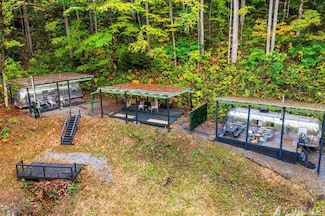 100 Locust Flats Rd, Franklin, NC 28734