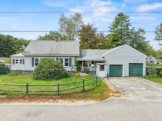 56 Clifford St, Mechanic Falls, ME 04256