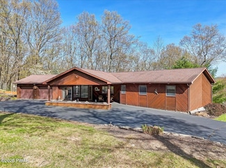 140 Poplar St, Lakeville, PA 18438