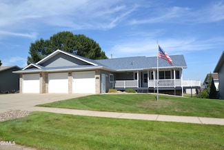 802 Division St NE, Mandan, ND 58554