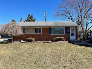 30906 Dover St, Garden City, MI 48135