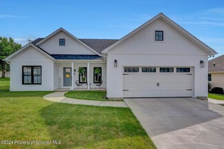 8 Casey Ave, Old Forge, PA 18518