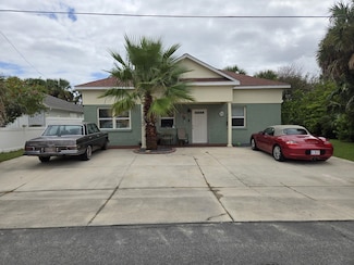 319 N 3rd St, Flagler Beach, FL 32136