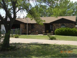 1760 Walton Rd, Clinton, OK 73601