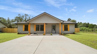 366 Shorey Dr, Defuniak Springs, FL 32433