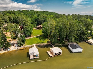 511 Pine Island Cir, Scottsboro, AL 35769