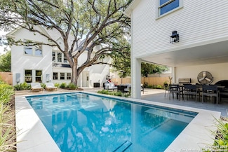 264 E Lullwood Ave, San Antonio, TX 78212