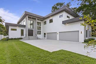124 Laredo Way NE, Saint Petersburg, FL 33704
