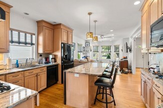 379 Hunnewell St Unit 379, Needham Heights, MA 02494