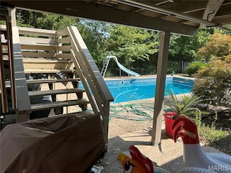 2226 Arborview Dr, Maryland Heights, MO 63043
