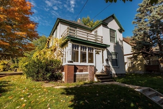 1069 Quarry Ave NW, Grand Rapids, MI 49504