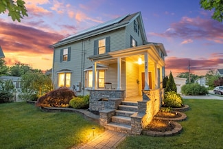 79 Oak St, Winchester, MA 01890