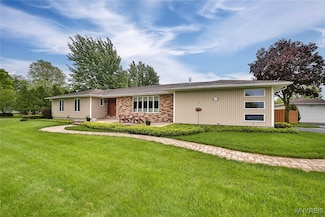 6620 Heather Dr, Lockport, NY 14094