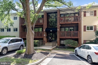 49 Skyhill Rd Unit 201, Alexandria, VA 22314