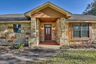 5885 Creamer Creek Rd, La Grange, TX 78945