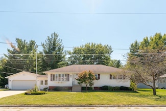 812 16th Ave, Gilbertville, IA 50634