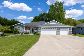 931 6th Ave SE, East Grand Forks, MN 56721