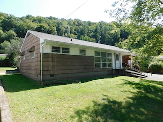 54 Richard St, Harlan, KY 40831
