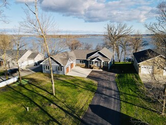 21768 Floyd Lake Dr, Detroit Lakes, MN 56501
